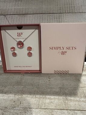 NWOT Bomb Party Simply Sets The Adalia Set Pendant Necklace & Earring Set